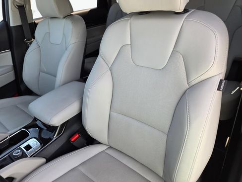 Used 2025 Kia Telluride S FWD image 16