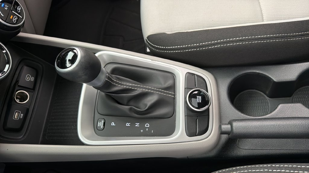 Used 2023 Hyundai Venue SEL FWD image 17