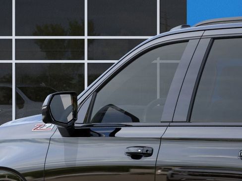 New 2026 Chevrolet Suburban Z71 image 12