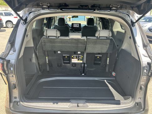 Used 2022 Toyota Sienna LE image 9