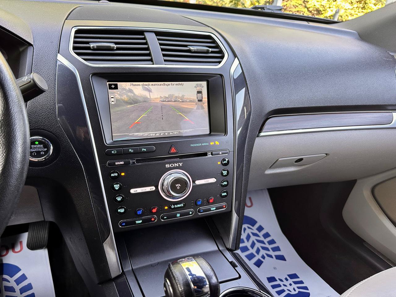 Used 2018 Ford Explorer Limited w/ Equipment Group 301A AWD/4WD image 16