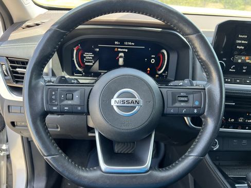 Used 2021 Nissan Rogue Platinum FWD image 7