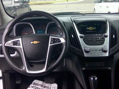 Used 2017 Chevrolet Equinox LT FWD image 10