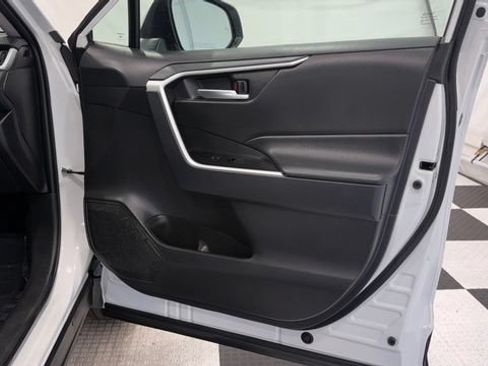 Used 2025 Toyota RAV4 XLE FWD image 22