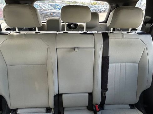 Certified 2022 Volkswagen Tiguan SE R-Line FWD image 10