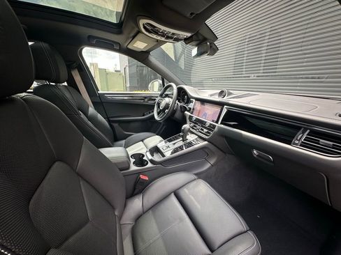 Certified 2026 Porsche Macan Turbo AWD/4WD image 40