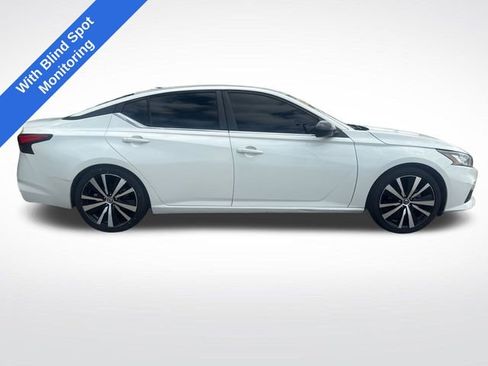 Used 2022 Nissan Altima 2.5 SR FWD image 2
