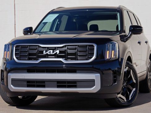 Used 2025 Kia Telluride S image 3