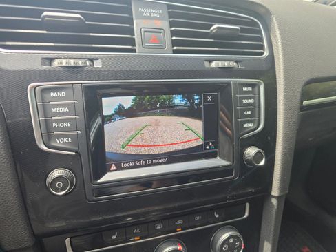 Used 2015 Volkswagen GTI SE FWD image 11