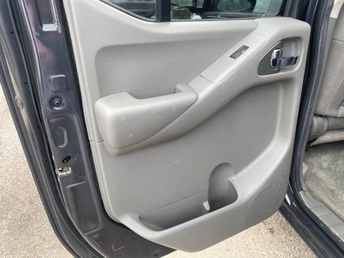 Used 2012 Nissan Frontier SV AWD/4WD image 18