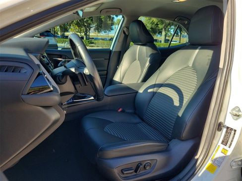 Used 2020 Toyota Camry SE image 16