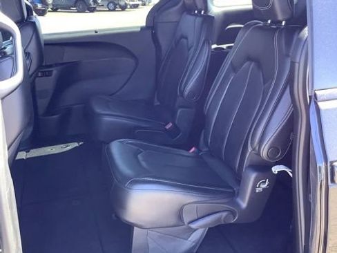 Certified 2023 Chrysler Pacifica Touring-L w/ S Appearance Package AWD/4WD image 21