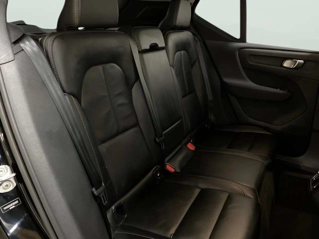 Used 2023 Volvo XC40 B4 Core w/ Convenience Package FWD image 70