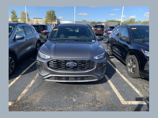 Used 2024 Ford Escape ST-Line w/ Tech Pack #1 AWD/4WD image 1
