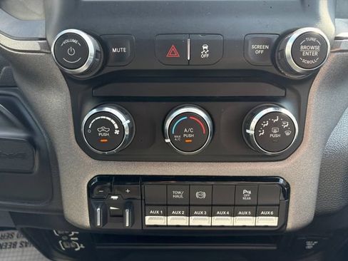 Used 2024 RAM 2500 Tradesman w/ Chrome Appearance Group AWD/4WD image 4