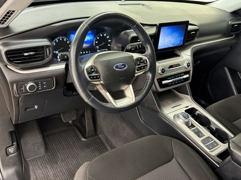 Certified 2022 Ford Explorer XLT RWD image 4