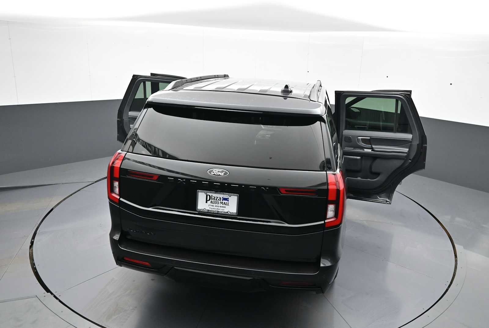 Used 2025 Ford Expedition Platinum w/ Stealth Performance Package AWD/4WD image 55