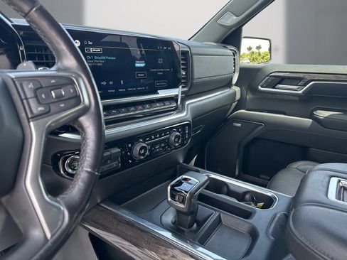 Used 2022 Chevrolet Silverado 1500 LTZ w/ LTZ Premium Package AWD/4WD image 15