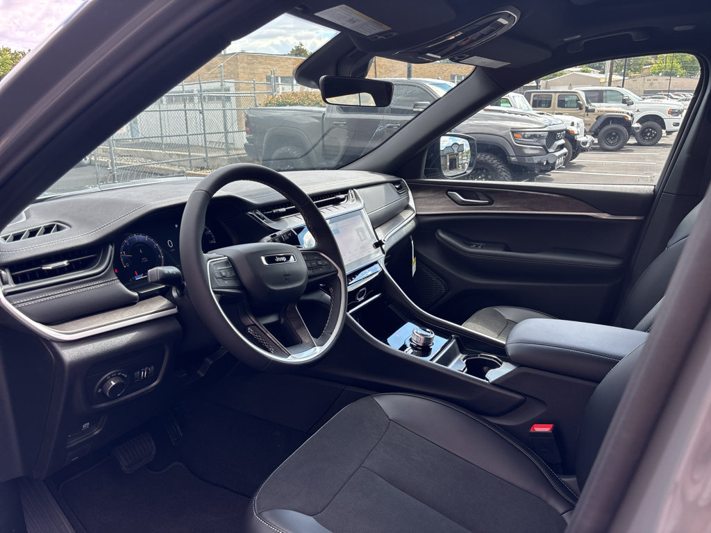 New 2027 Jeep Grand Cherokee L 4WD image 16