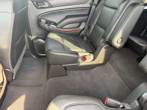 Used 2019 GMC Yukon SLT w/ Premium Edition AWD/4WD image 30