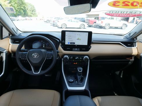 Used 2023 Toyota RAV4 Limited image 19