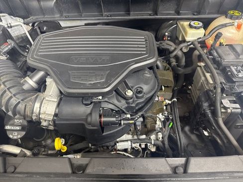 Used 2017 Cadillac XT5 Luxury w/ Driver Awareness Package image 9