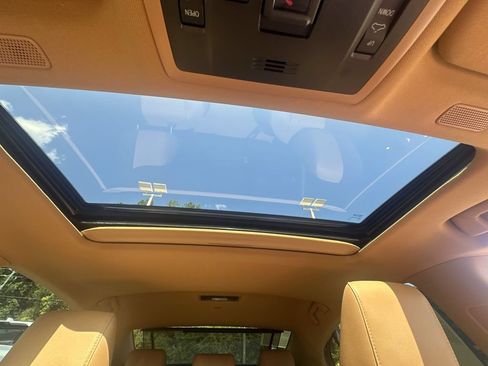 Used 2024 Lexus ES 300h Ultra Luxury w/ Accessory Package (Z2) FWD image 19