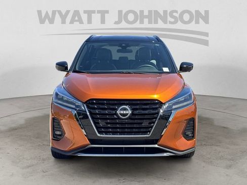 Used 2023 Nissan Kicks SR w/ SR Premium Package FWD image 8