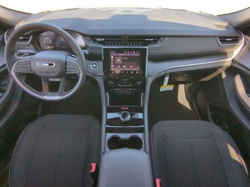 New 2026 Jeep Grand Cherokee Laredo image 17