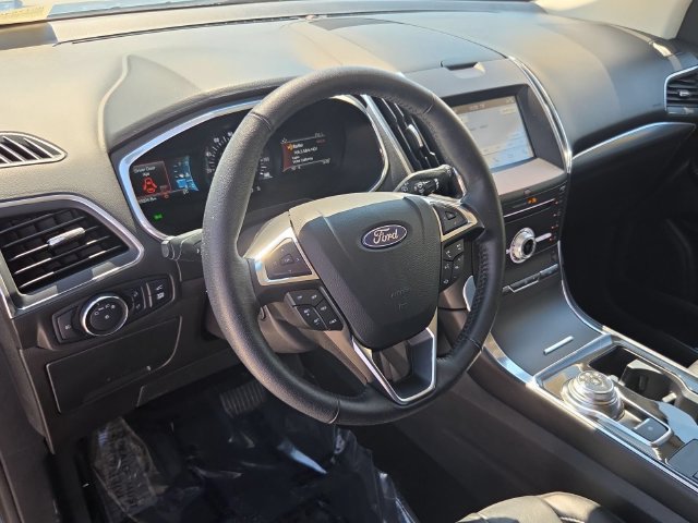Used 2019 Ford Edge Titanium FWD image 11