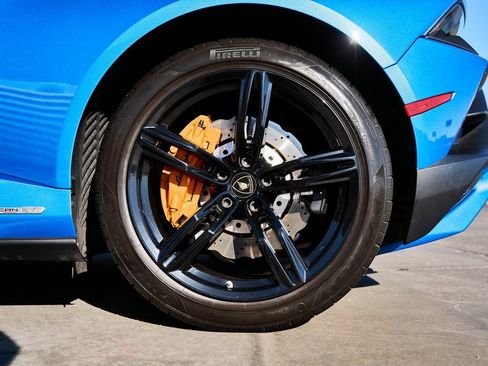 Used 2020 Lamborghini Huracan EVO image 14