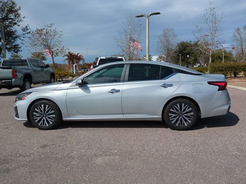 Used 2023 Nissan Altima 2.5 SV image 3