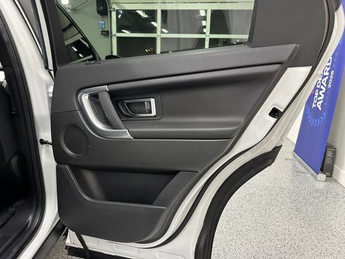 Used 2019 Land Rover Discovery Sport SE image 25