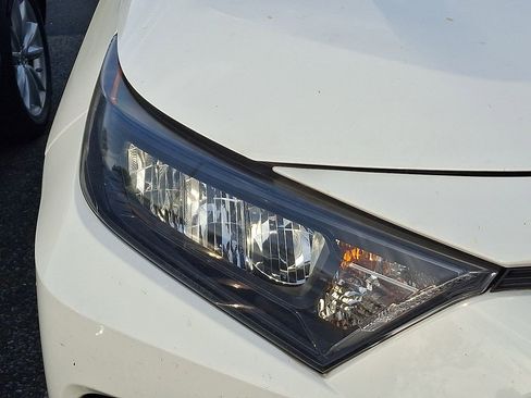 Used 2021 Toyota RAV4 LE image 4