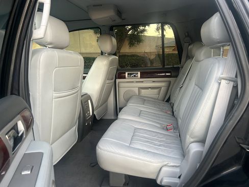 Used 2004 Lincoln Navigator Luxury image 10