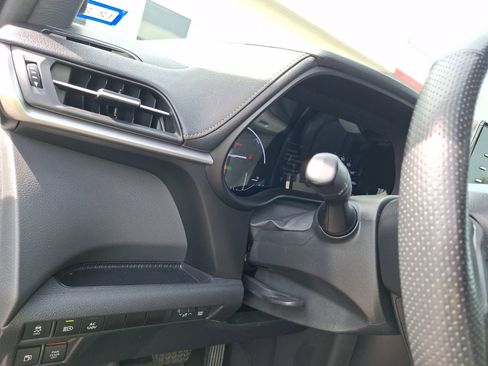 Used 2024 Toyota Sienna XLE Woodland Edition image 18