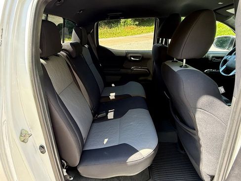 Used 2020 Toyota Tacoma TRD Sport AWD/4WD image 15