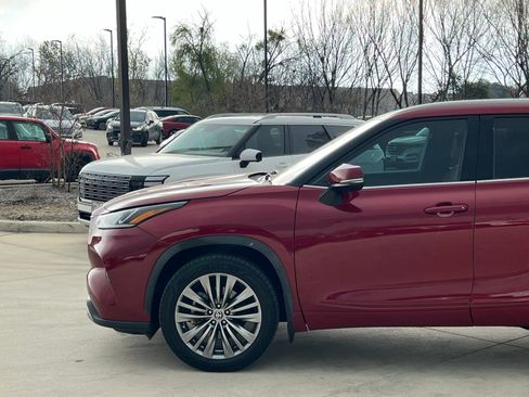 Used 2021 Toyota Highlander Platinum image 7