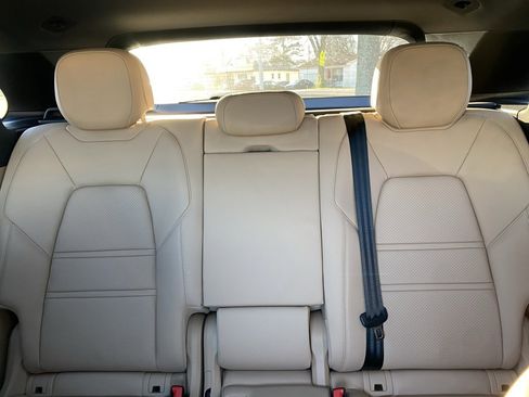 Used 2021 Porsche Cayenne S image 25