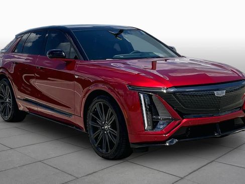 Used 2026 Cadillac Lyriq V w/ LPO, Floor Liner Package AWD/4WD image 2