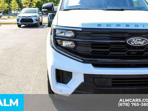 Used 2025 Ford Expedition Active AWD/4WD image 11