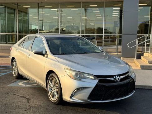 Used 2016 Toyota Camry SE FWD image 2