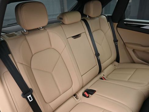 Certified 2025 Porsche Macan AWD/4WD image 27