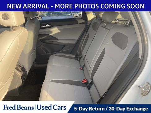 Used 2022 Volkswagen Taos SE w/ Panoramic Sunroof Package image 11