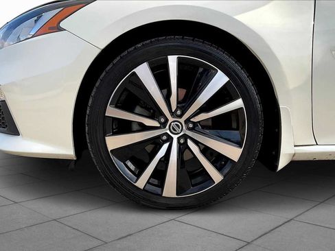 Used 2020 Nissan Altima 2.5 SR FWD image 11