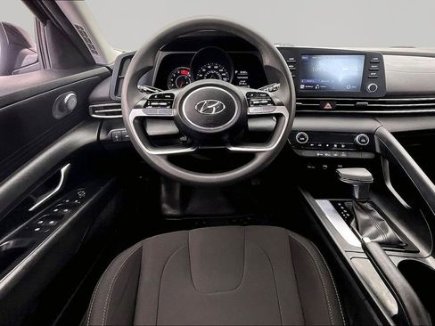 Used 2022 Hyundai Elantra SEL FWD image 5
