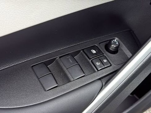 Certified 2026 Toyota Corolla Cross LE FWD image 18
