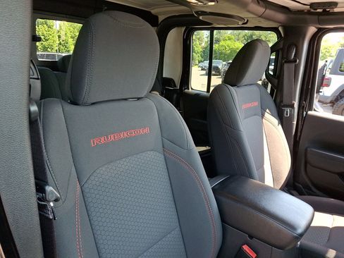 Used 2022 Jeep Gladiator Rubicon w/ Trailer Tow Package AWD/4WD image 13