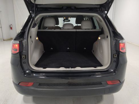 Used 2022 Jeep Compass Latitude w/ Sun and Sound Group AWD/4WD image 29