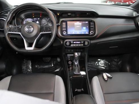 Used 2021 Nissan Kicks SR w/ SR Premium Package FWD image 2
